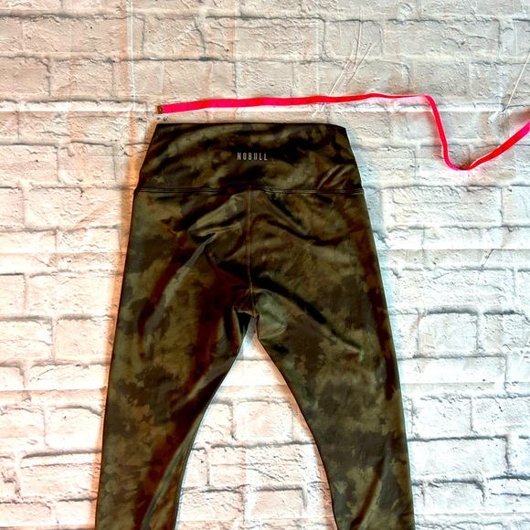 NoBull size M capris dark army green and black pattern - Picture 3 of 5